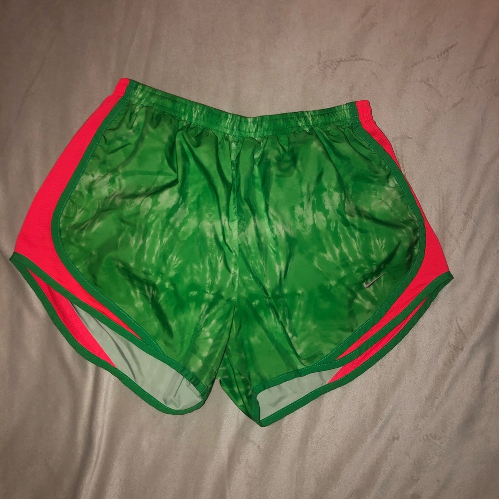 Nike tie die shorts